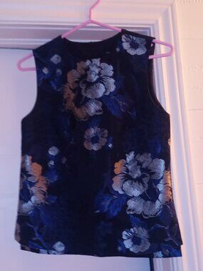 Haut d'été. Classique et élégant. Grandeur 0. Judith et Charles, Navy and white